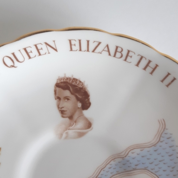 1959 H.M. Queen Elizabeth II saucer - Picture 1 of 11